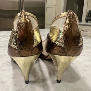 Vintage 60’s cinderella slipper pumps